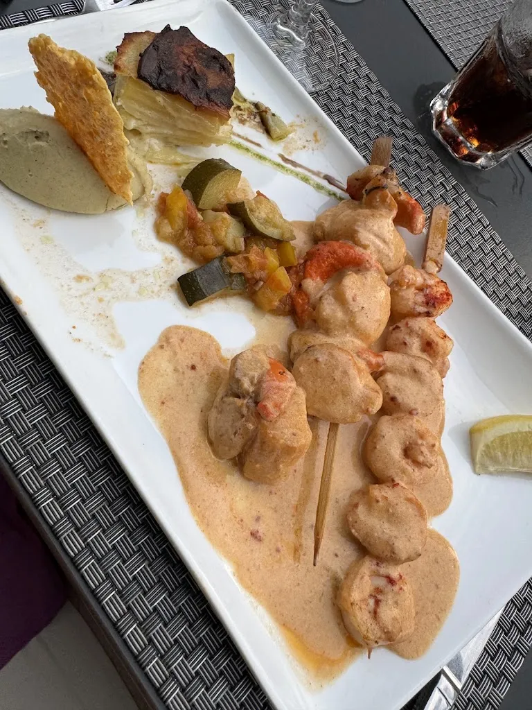 Ricardo Polisel Alves_Le Q.G_Arles_review