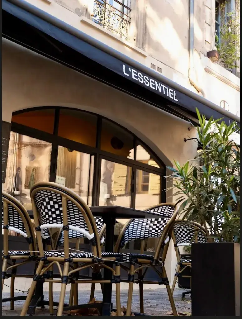 L’essentiel bistrot restaurant in Arles