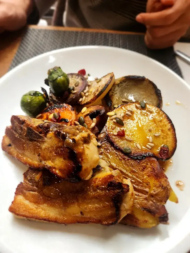 Katy Lee_Le Constantin_Arles_review