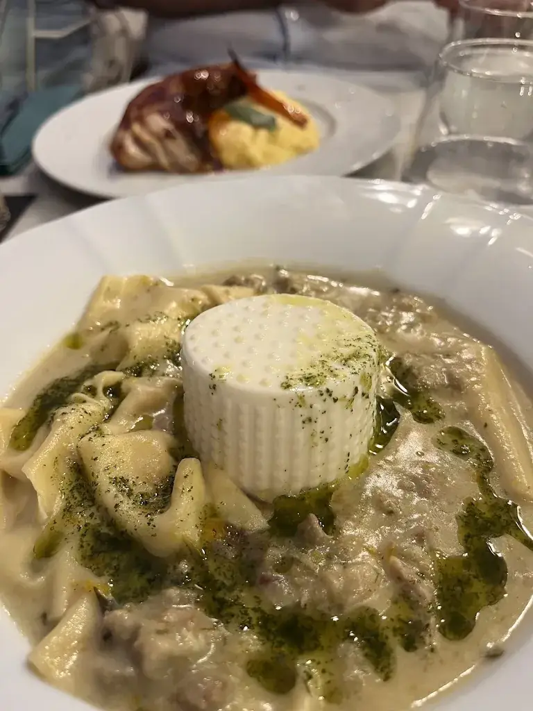 Vana Antonopoulou_Le Cochon Qui Fume Arles_Arles_review