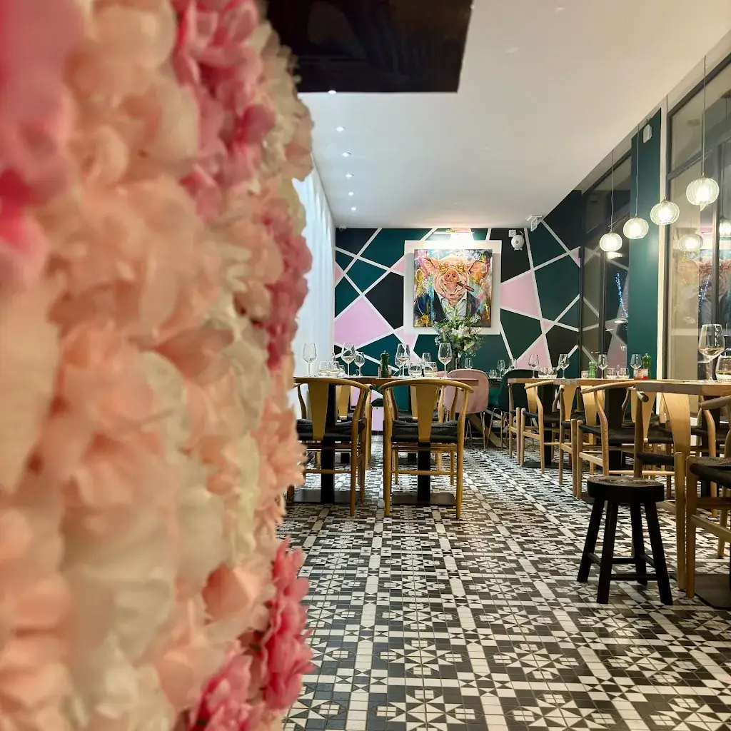 Le Cochon Qui Fume Arles restaurant in Arles