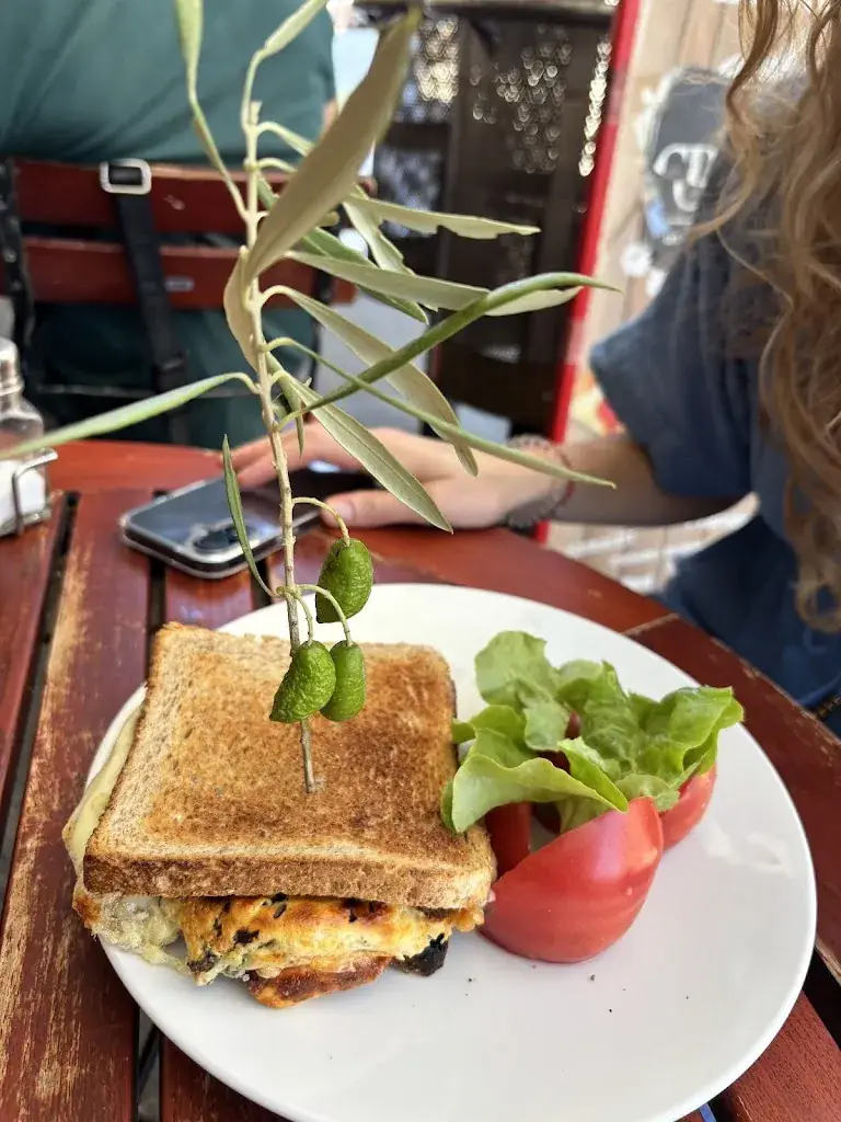 Majren de Vries_Saveurs et Terroirs_Arles_review