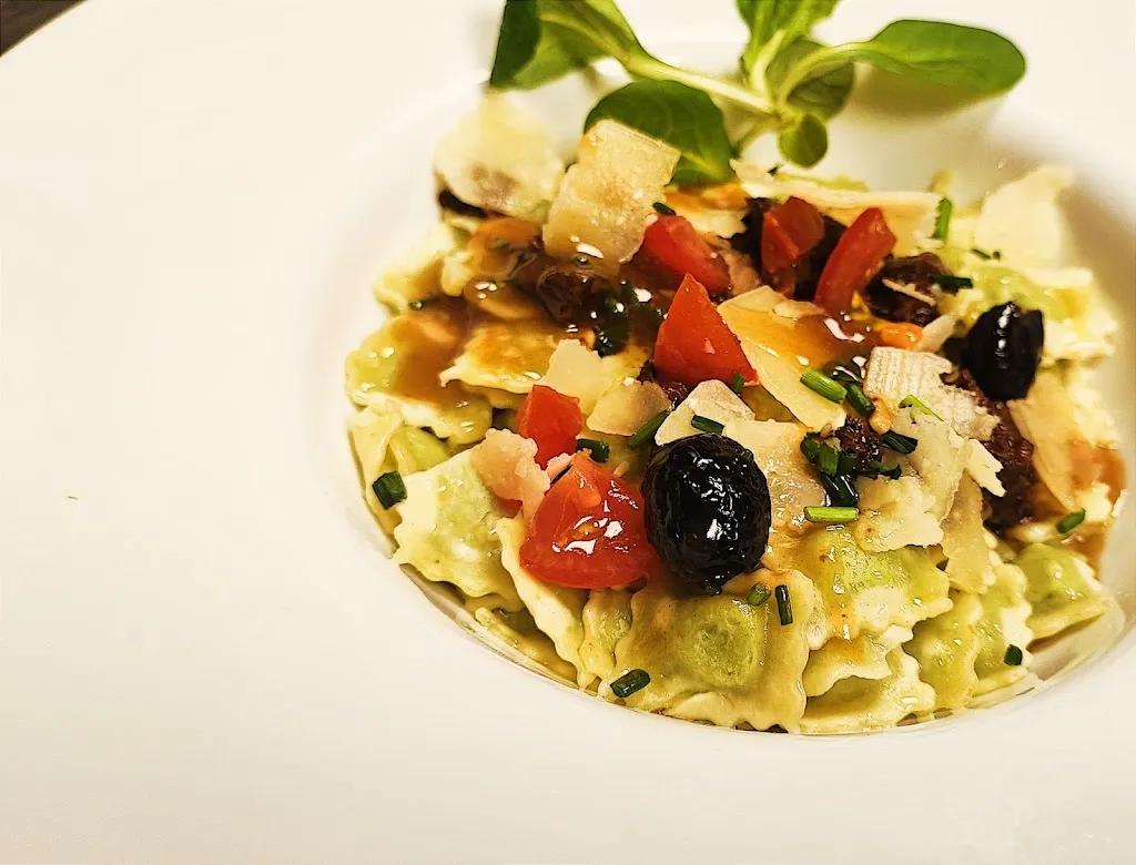 Restaurant Le Plaza-La Paillotte_Arles_slider_image_3