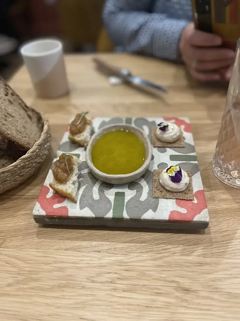 Paula Carrier_le Seize_Arles_review