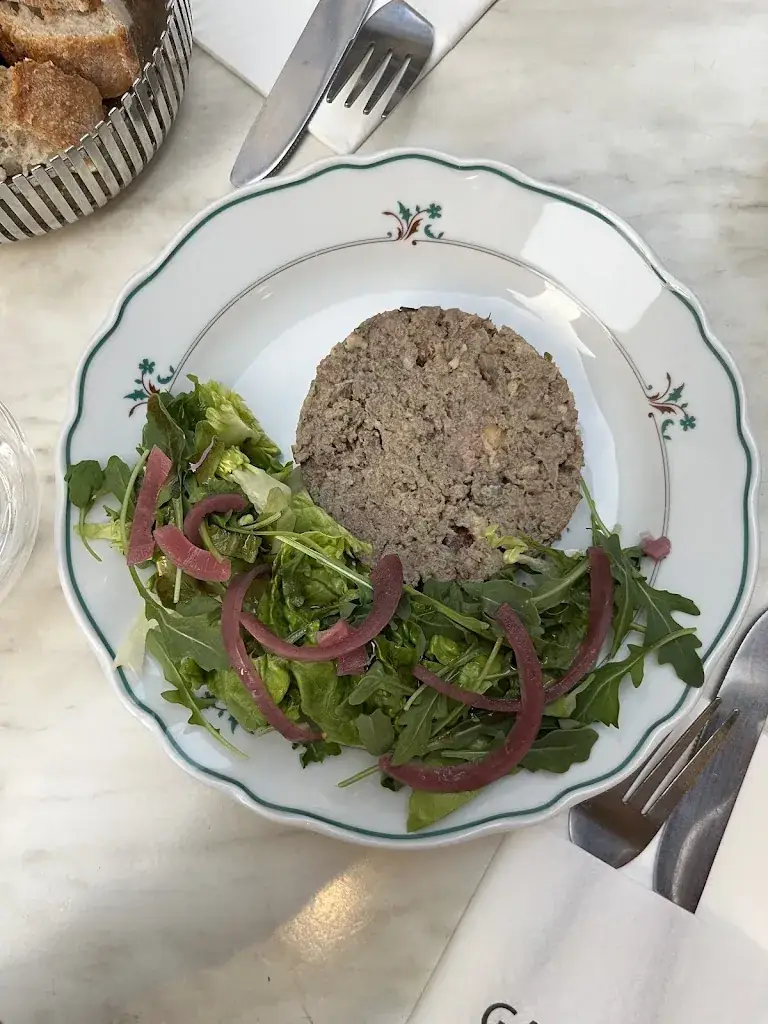 Vivian França_Gaudina_Arles_review