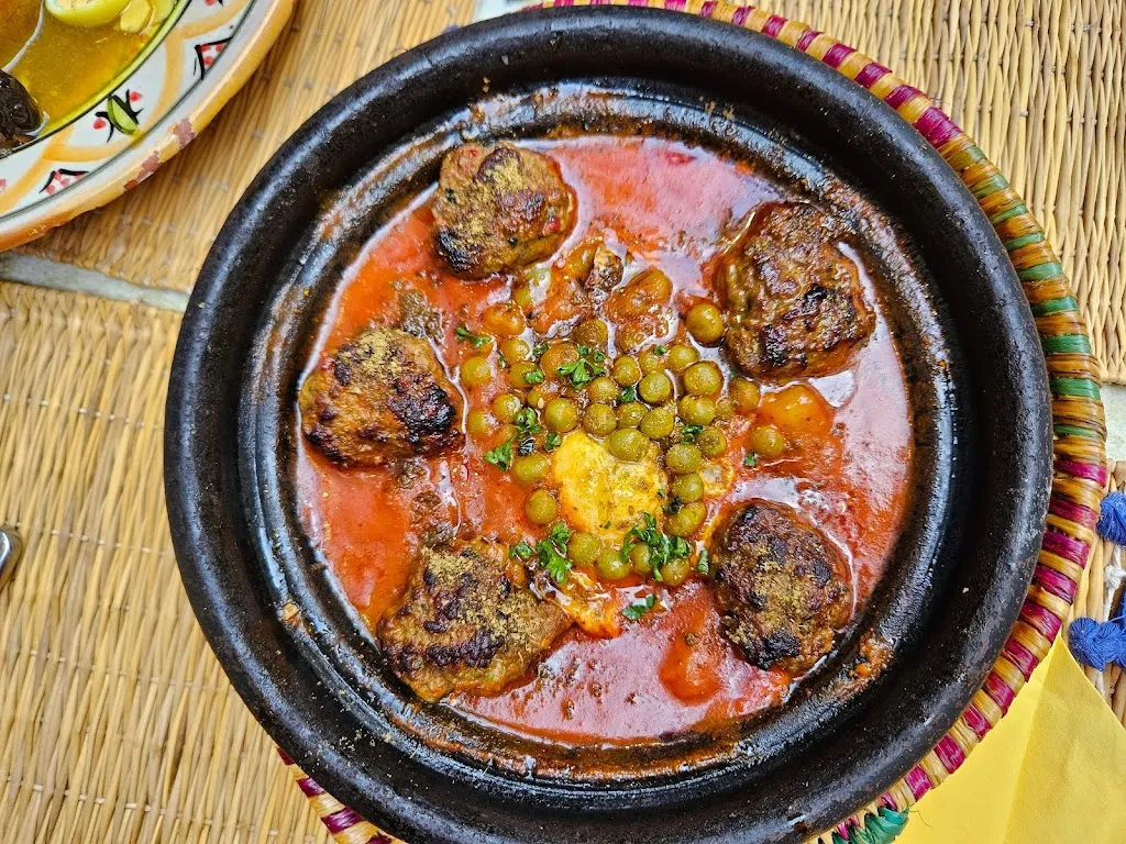 Catherine Boersma Parayil_Volubilis-Arles_Arles_review