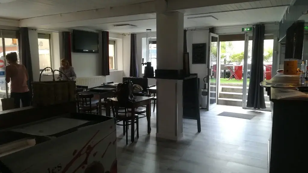 Le Petit Charlot restaurant in Murette