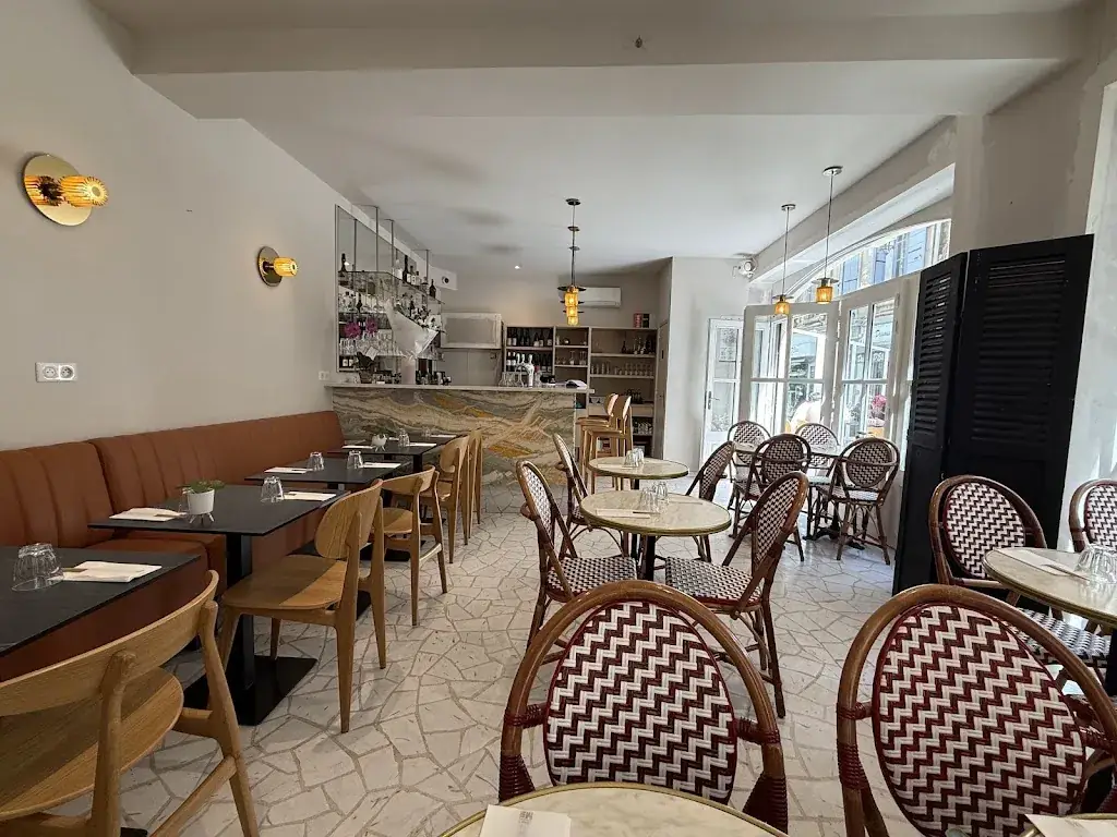 Restaurant DIM-MUI_Arles_slider_image_1