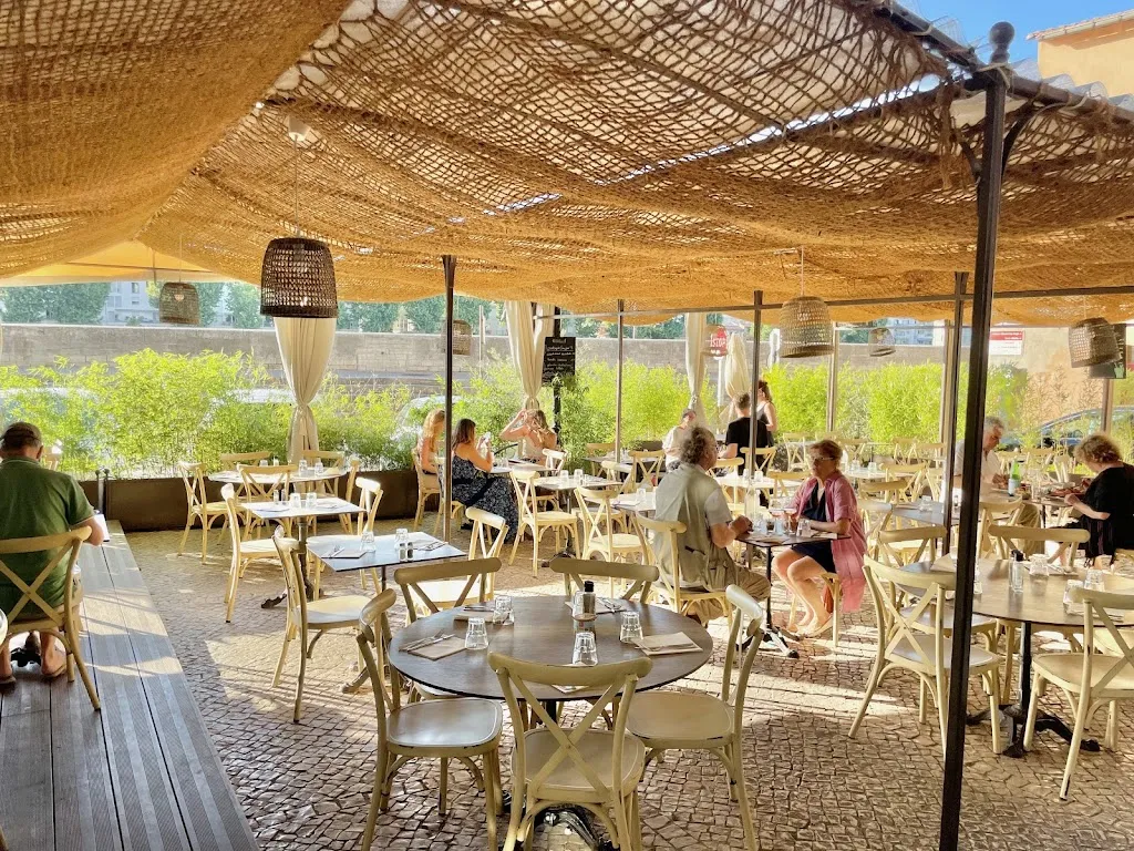 L'Entrevue_Arles_slider_image_1