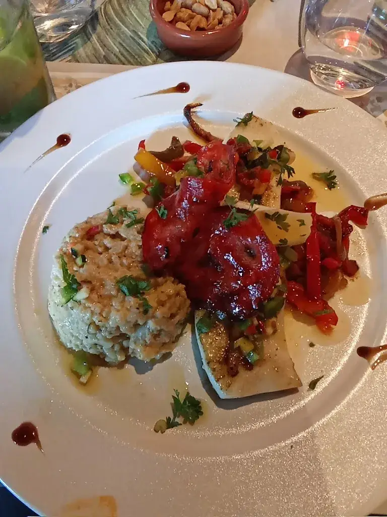 corinne abril_La Dépendance_Fonbeauzard_recensione