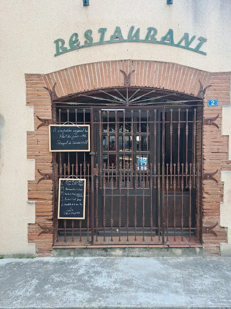 Le Relais du Pont Vieux restaurant in Auriac-sur-Vendinelle