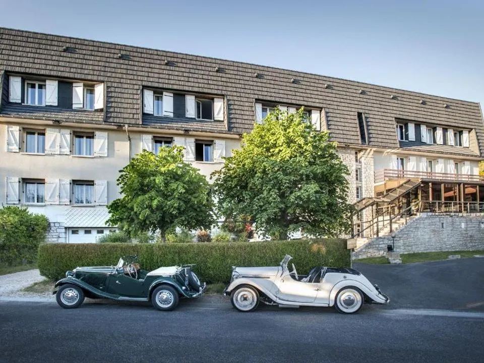 Logis Hôtel et Spa Chez Camillou_Aubrac_slider_image_1