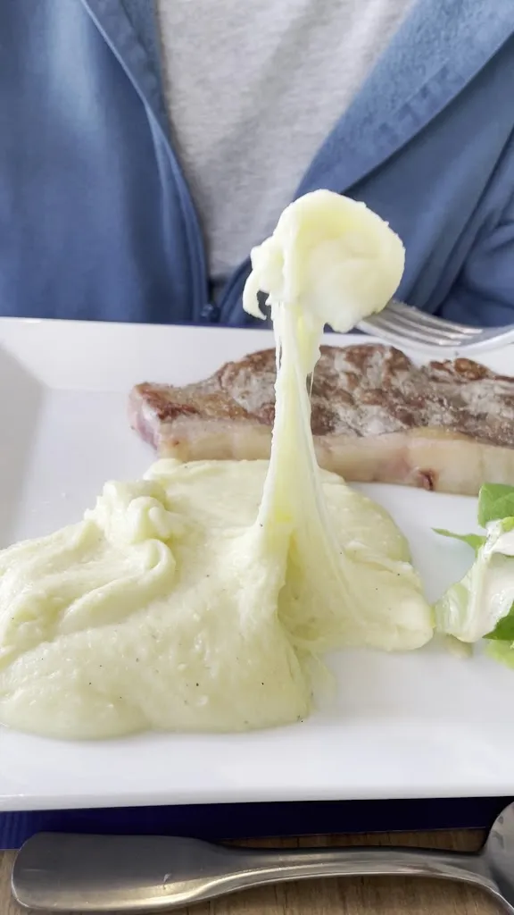 Barry's Farm_Aubrac_slider_image_1