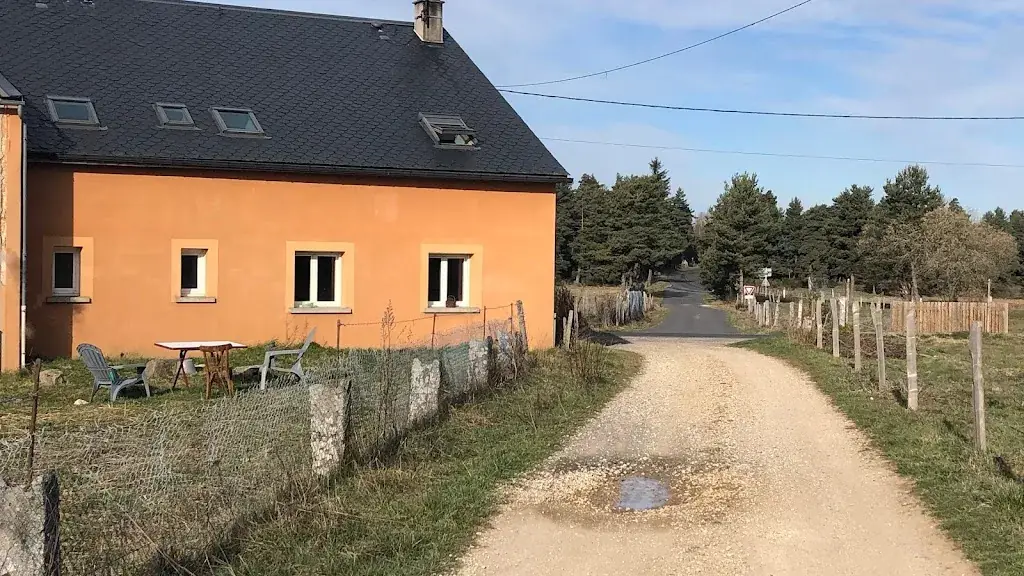 Gîte Café Les 4 Chemins en Aubrac restaurant in Aubrac