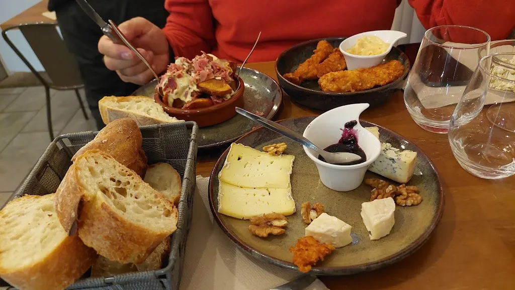 The Wine Lodge_Saint-Chély-d'Apcher_slider_image_2