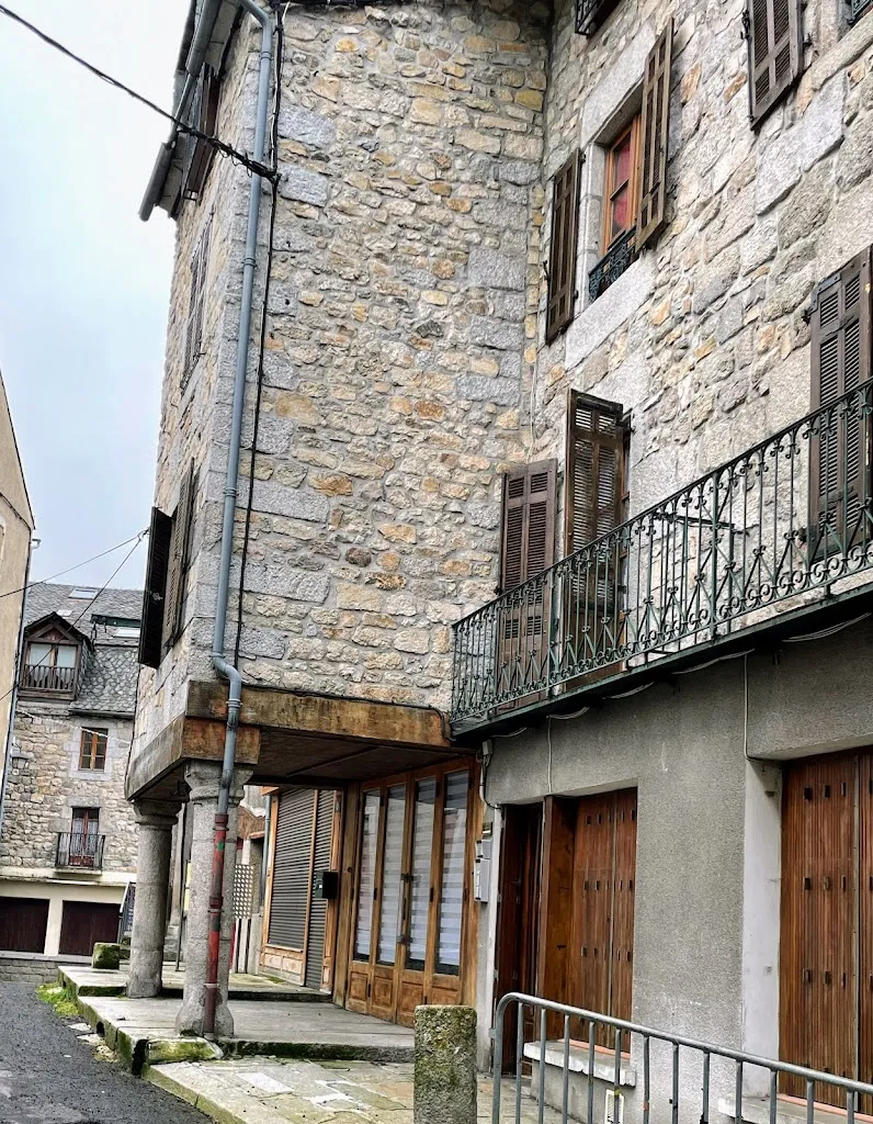 The Wine Lodge_Saint-Chély-d'Apcher_slider_image_3