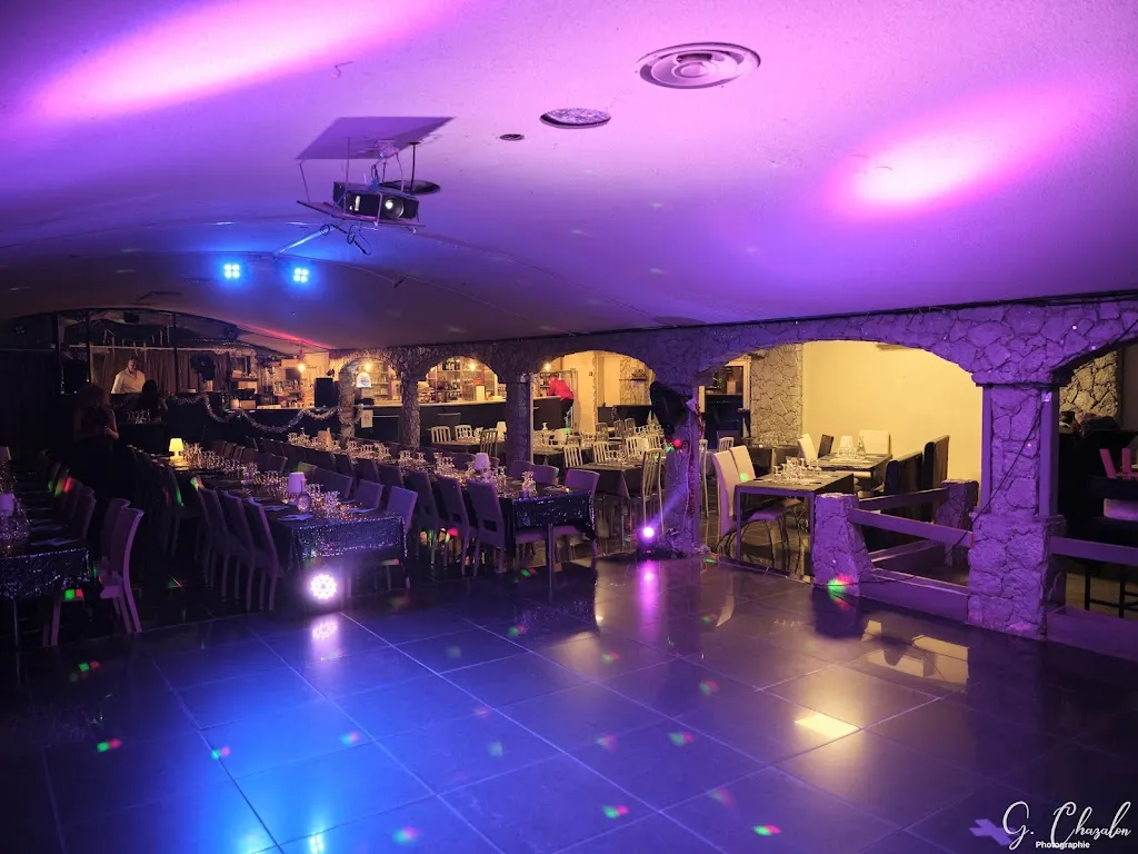 La Paillotte à Loulou Restaurant in Versoud