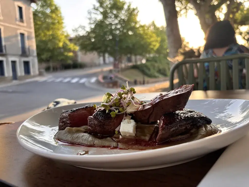 Hotel/Restaurant de la Tour_Auvillar_slider_image_1