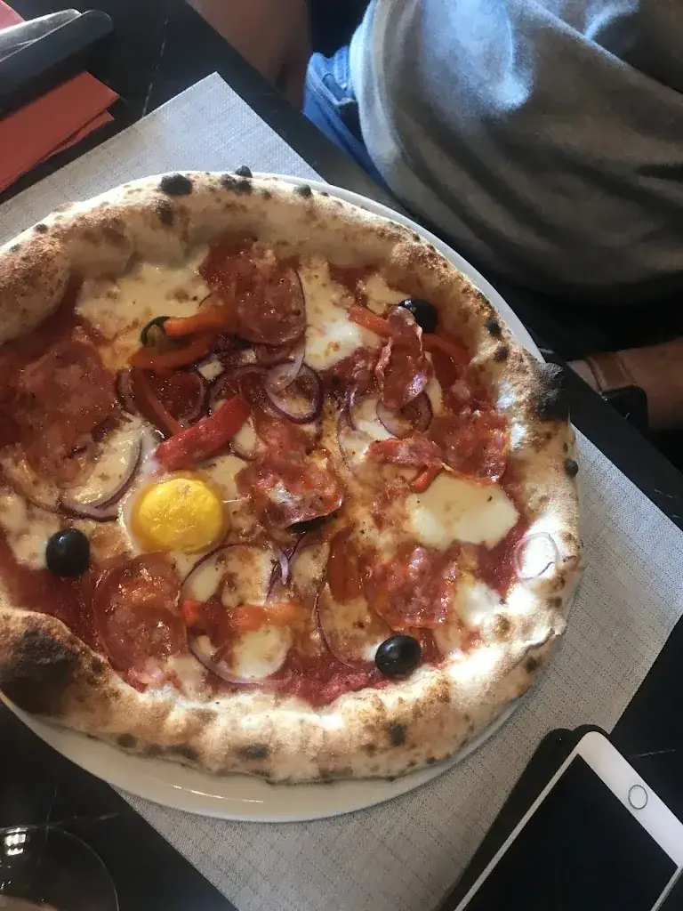 Elizabeth Mcquiggan_Pizza Montini_Aussonne_review