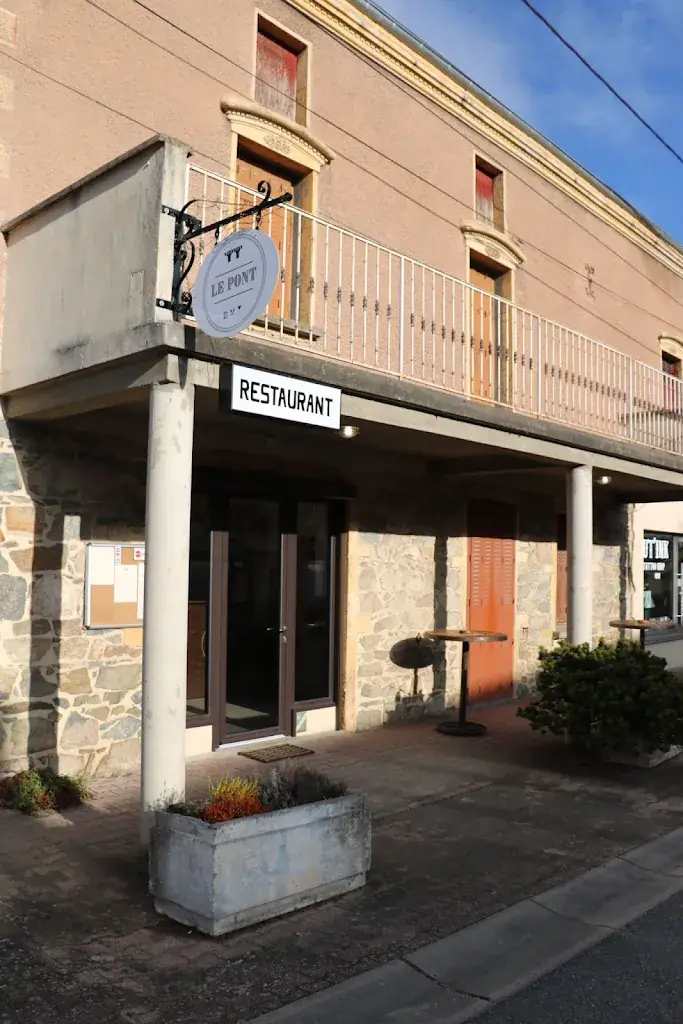 Bistrot Le Pont_Lentigny_slider_image_1