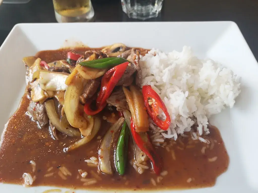 Donna L'Orchard_Bangkok Station_Villefranche-de-Lauragais_review