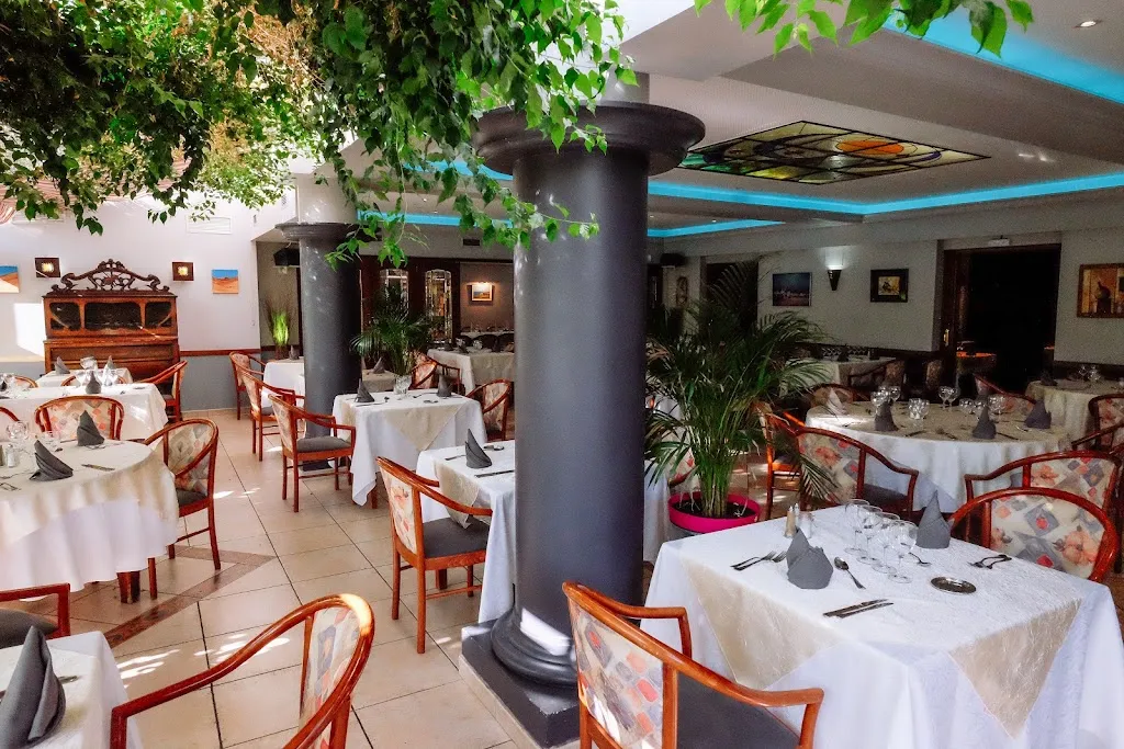 Restaurant Hôtel L'Enclos restaurant in Donneville