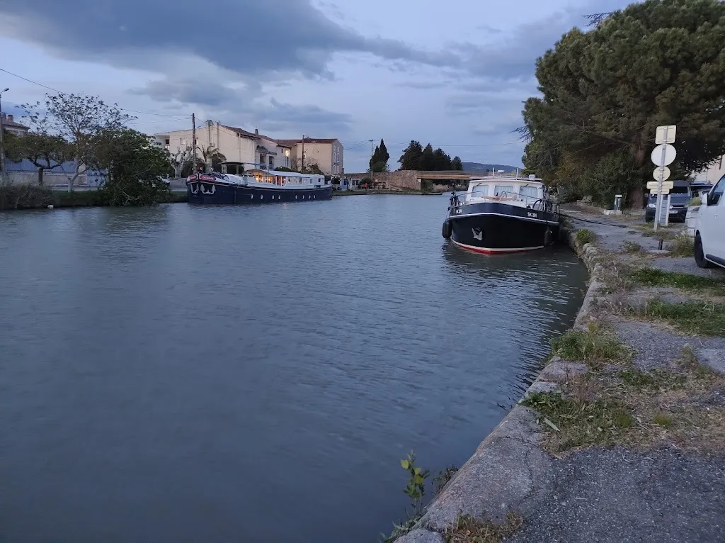 David Wallace_La Péniche_Homps_review