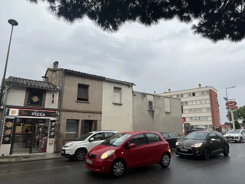 Crusty Pizza_Auterive_slider_image_3