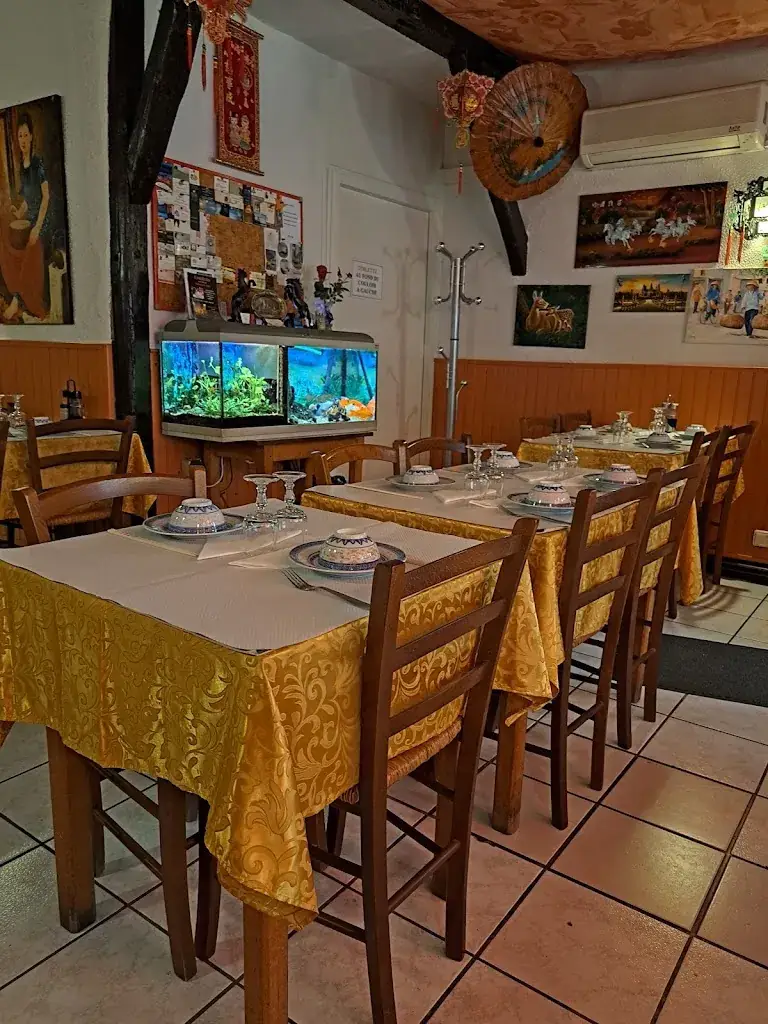 Délices de Pékin AUTERIVE. Attention horaires indiquées sont des horaires ouverture et fermeture de la salle restaurant. restaurant in Auterive