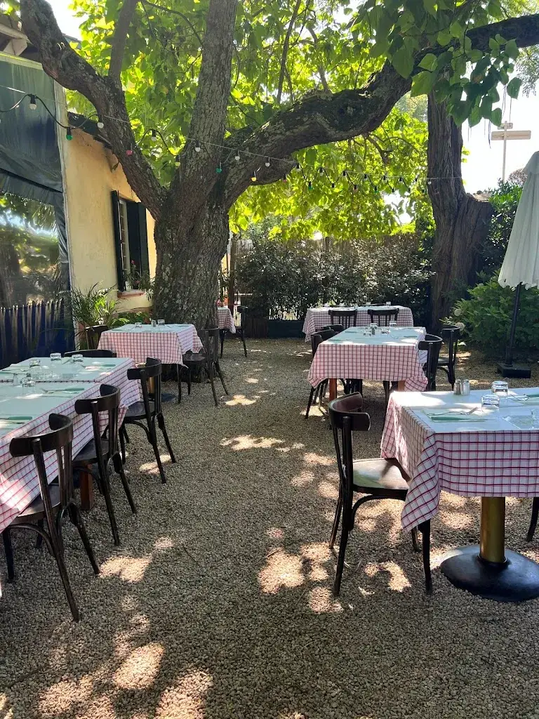 La Plage restaurant in Venerque