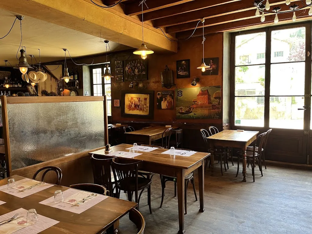 Hôtel des Bains restaurant in Charavines