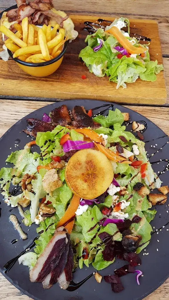 G. van der Veek_Le Schuss_Bagnères-de-Bigorre_review