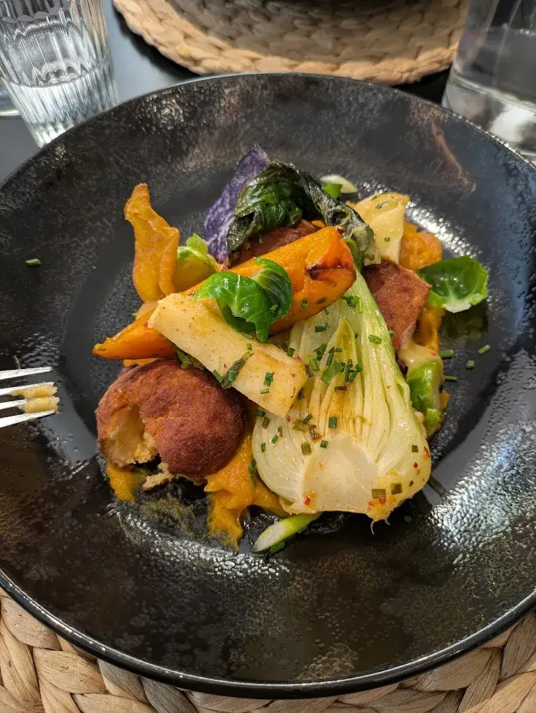 georgina bebbington_Le Vingt Huit_Bagnères-de-Bigorre_review