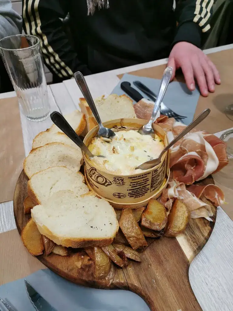 Johanna Deleens_La Cantine Flament_Bagnères-de-Bigorre_review