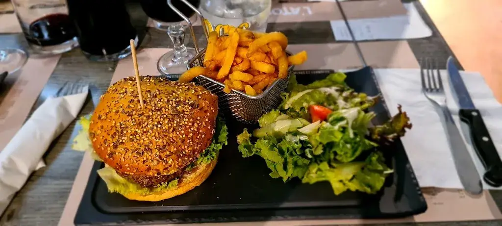 justin tychon _Atomic Bar_Bagnols-sur-Cèze_review