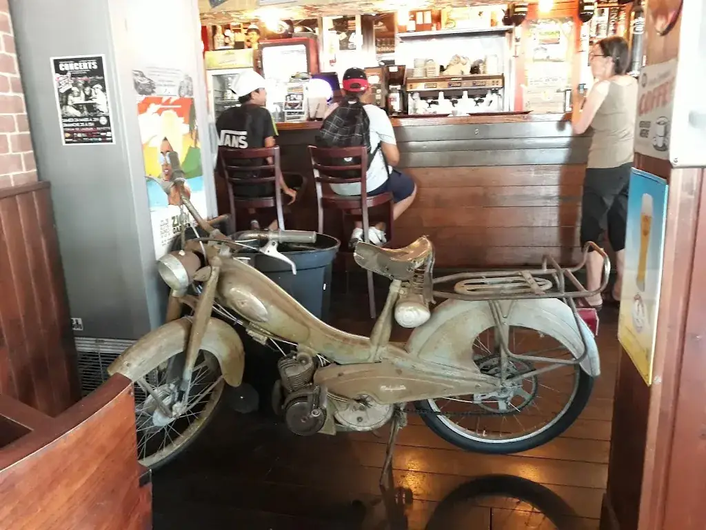 stankovic jelena_Bar le Central_Bagnols-sur-Cèze_review