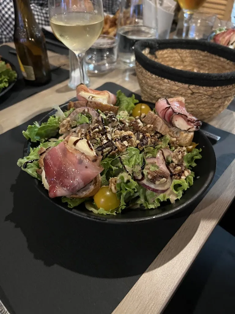 Julian Heaven_L'Escale_Bagnères-de-Luchon_review