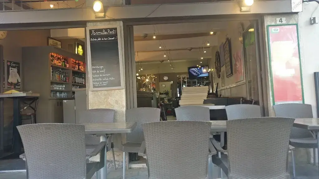 Café de la Mairie_Lentilly_slider_image_3