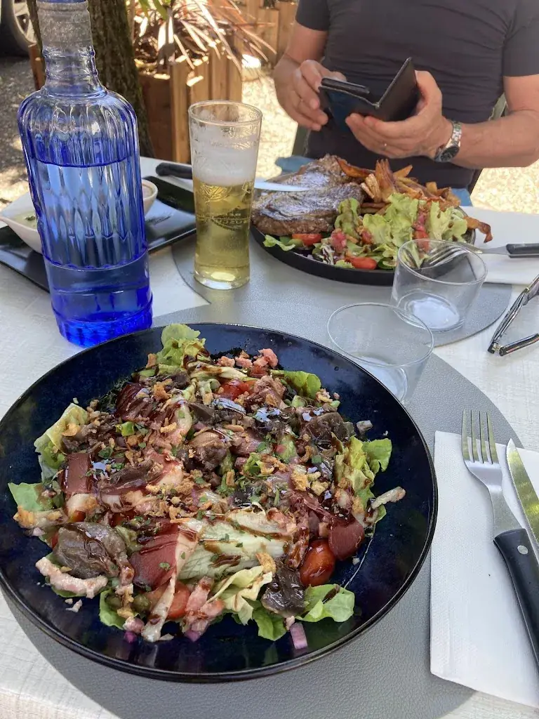 Francesca_LE MONTAGNARD BAR BRASSERIE_Bagnères-de-Luchon_review