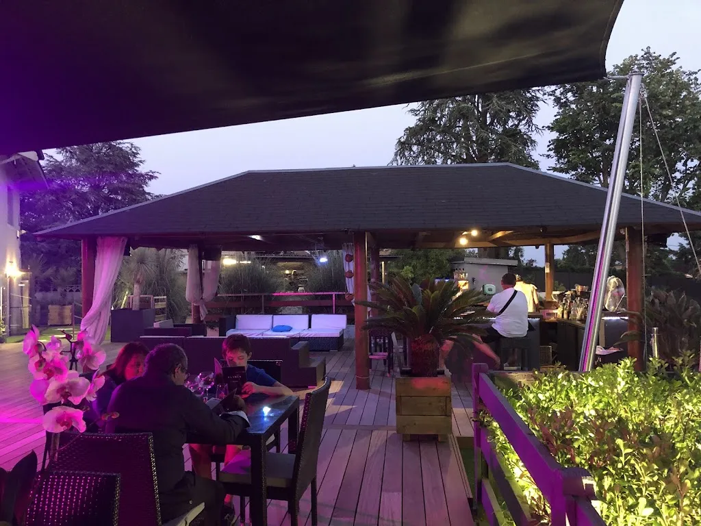 Villa 444_Lentilly_slider_image_1