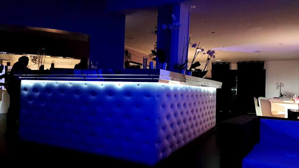 Villa 444_Lentilly_slider_image_2