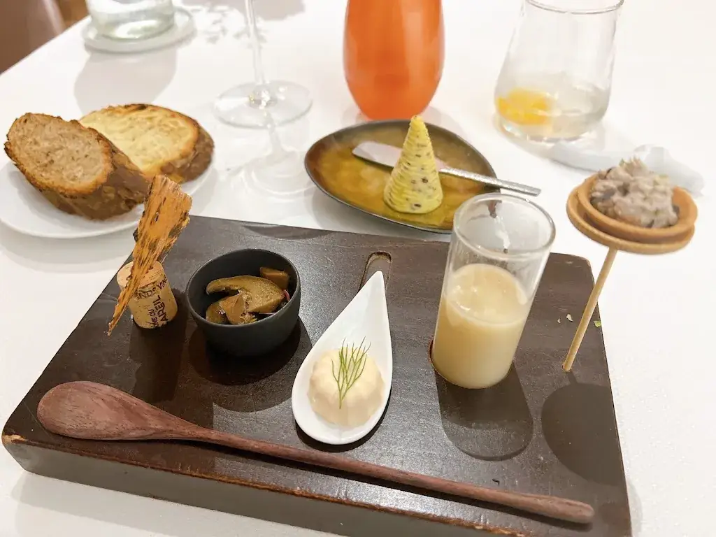 Owen Young_Le Fanal_Banyuls-sur-Mer_review