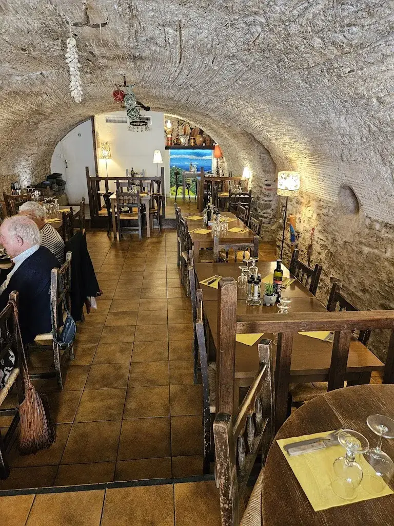 Brian Hall_The Old Cellar_Banyuls-sur-Mer_review