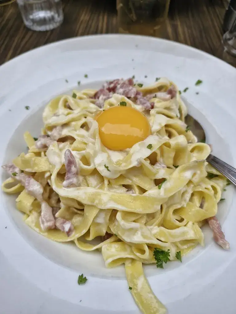 Gillian Hall_The Old Cellar_Banyuls-sur-Mer_review