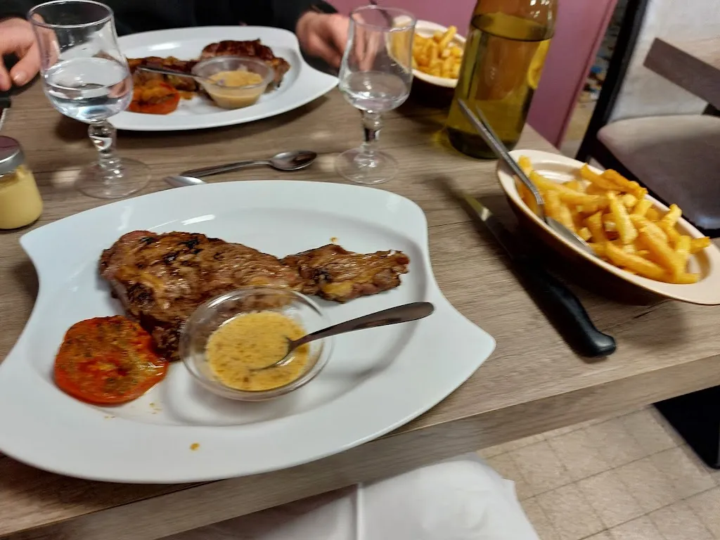 Anne ROUSSELIERE_RESTAURANT LA MAISON JAUNE LES ANCIZES_Ancizes-Comps_recensione