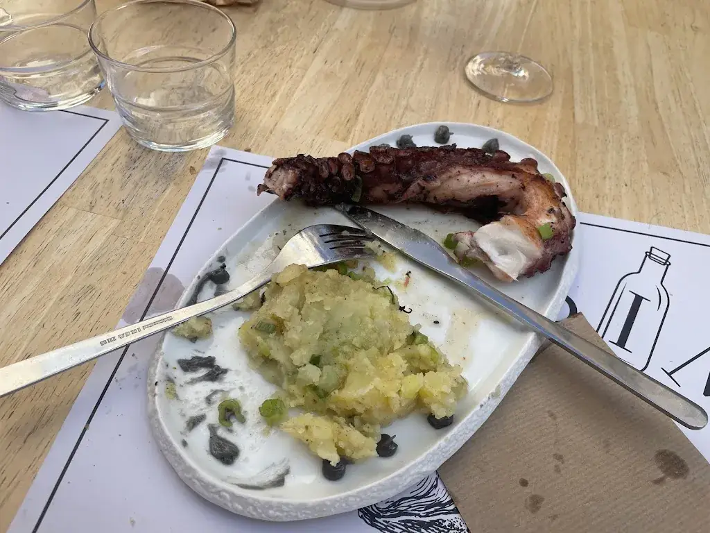 Lyn Clifford_Ostres i mes_Banyuls-sur-Mer_review