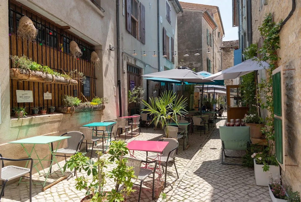 L'instant Présent restaurant in Barjac