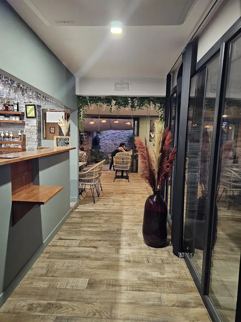 Ginie Bouj_Blue Pearl_Baillargues_review