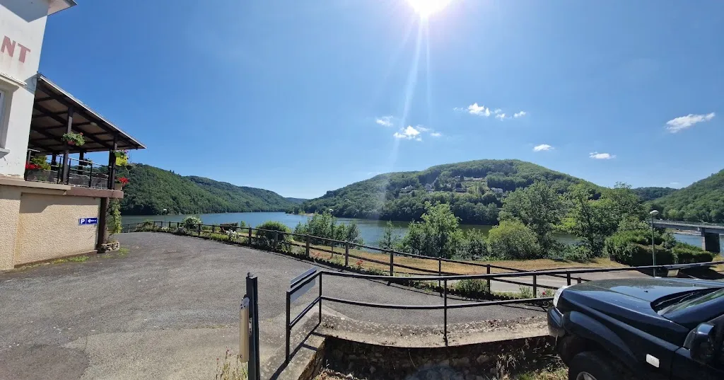 Sam Dyer_Logis Hôtel Belle Vue_Ancizes-Comps_review