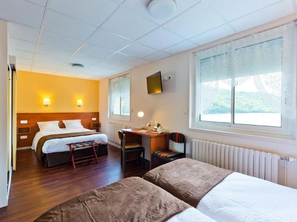 Logis Hôtel Belle Vue_Ancizes-Comps_slider_image_2